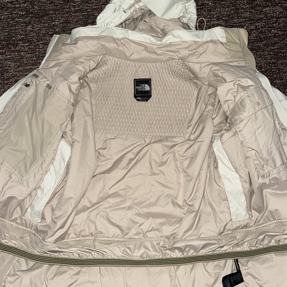 North face winter jacket - Picture 3 of 7